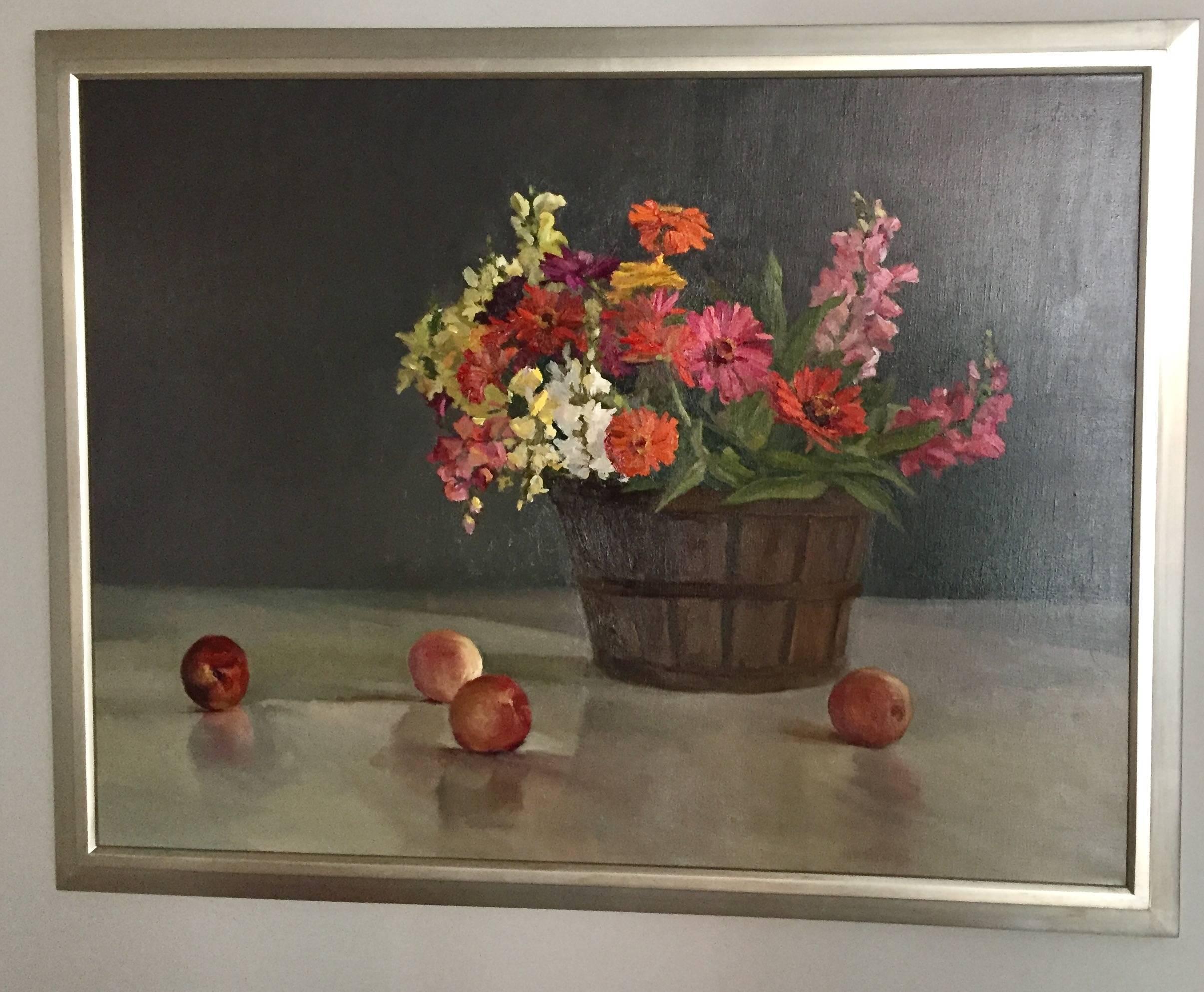 Gänseblümchen, Snapdragons und Obst – Painting von Maryann Lucas