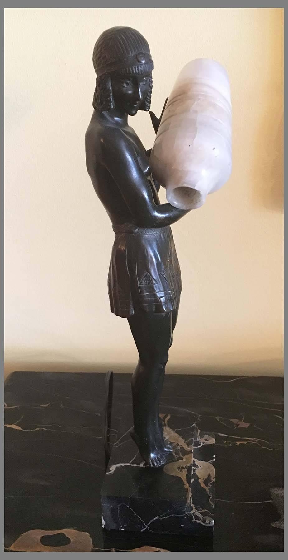 Portador de agua - Sculpture Art Decó de Pierre Le Faguays