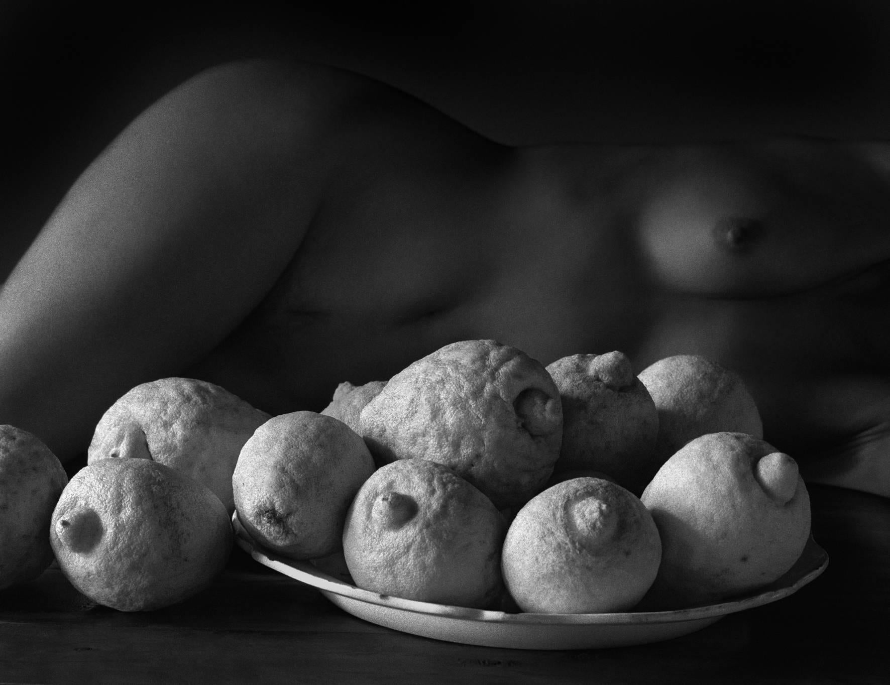 Flor Garduño Nude Photograph - Los limones