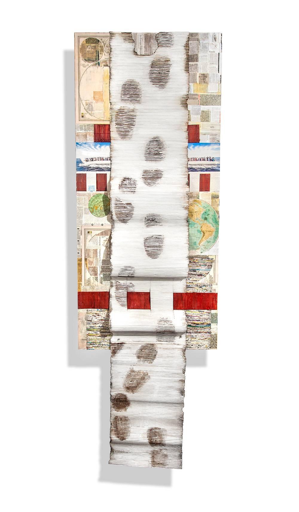« Exodus », Joan Giordano, techniques mixtes, papier, papier journal, tenture murale, verticale 