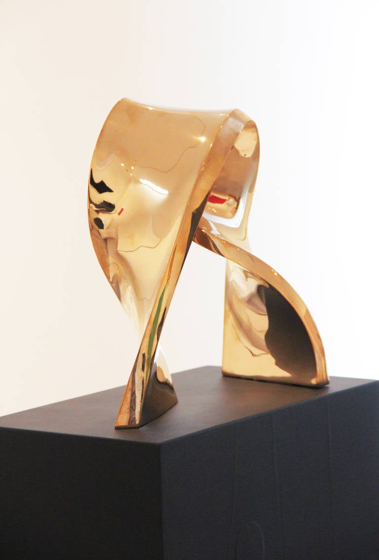 Neu verkabelt – Sculpture von Stephanie Bachiero