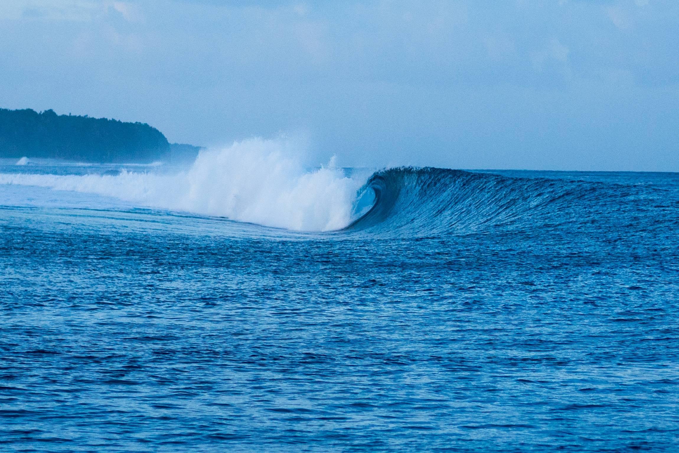Nick Turner Landscape Photograph - Wave 1, Fiji