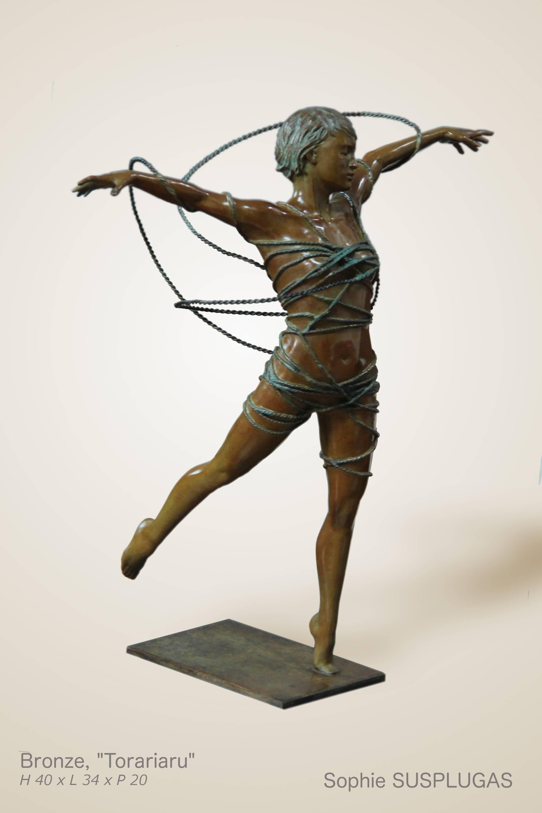 Sophie Susplugas Figurative Sculpture – Torariaru Bronze 1/8