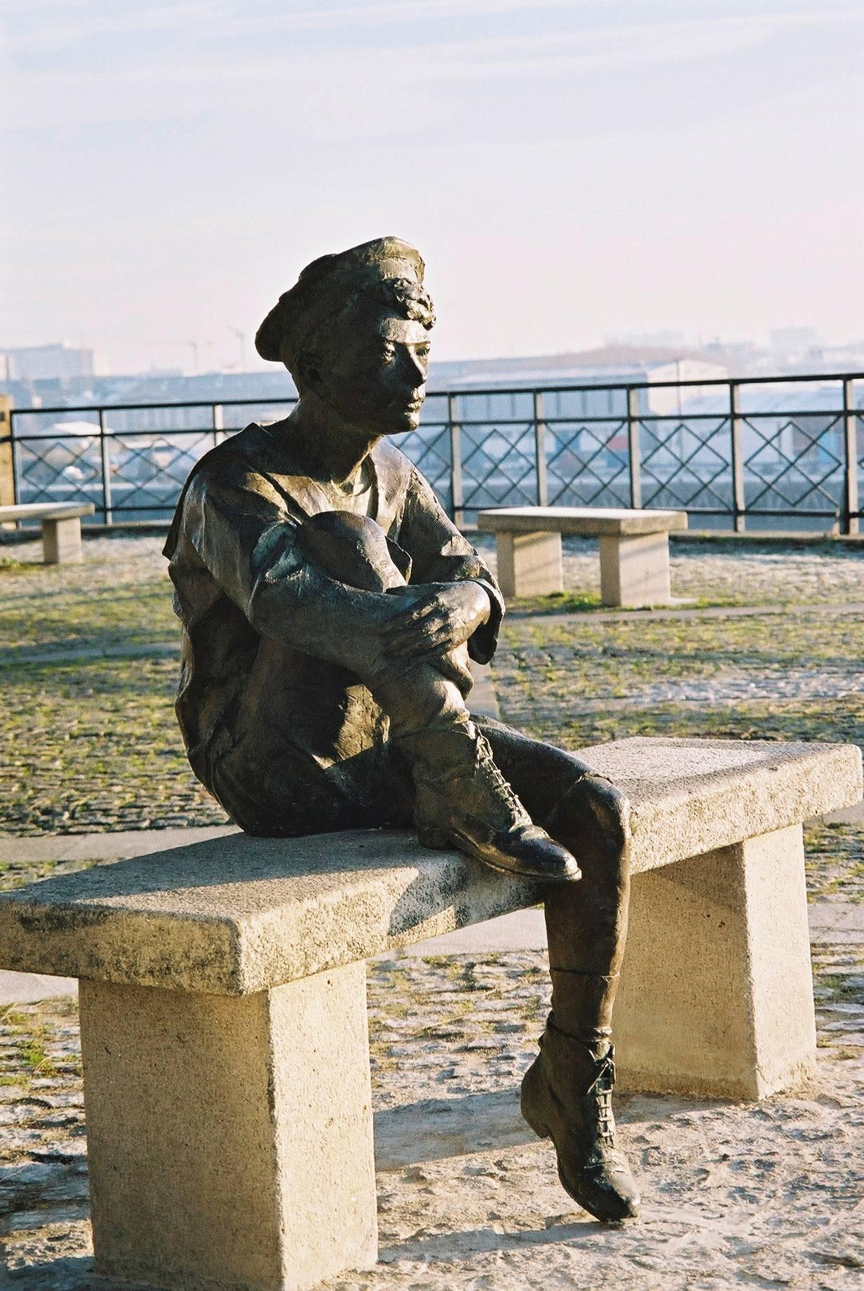 Elisabeth Cibot Figurative Sculpture - Jules Verne as a Little Boy