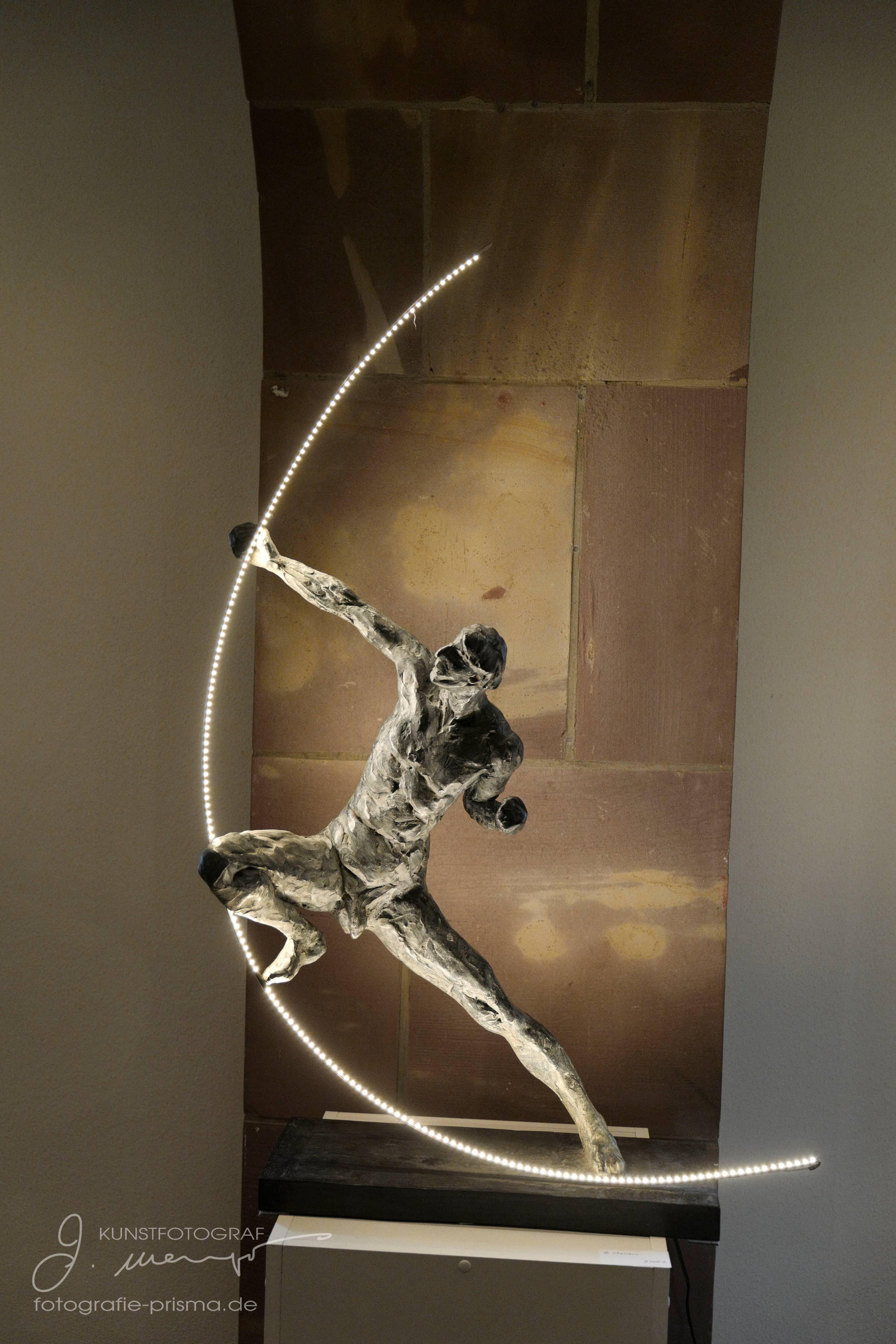The Archer Bronze Cibot  - Or Figurative Sculpture par Elisabeth Cibot