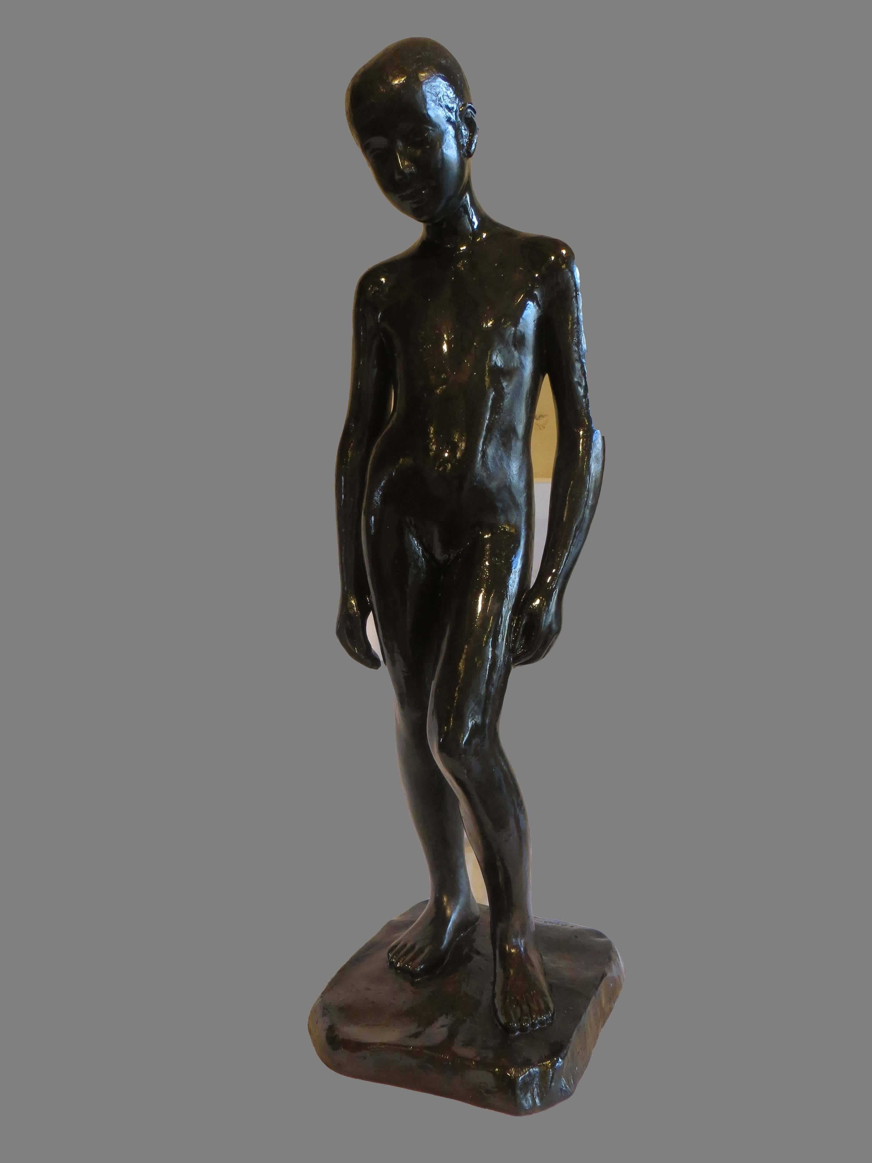 Philippe Chambault Figurative Sculpture – Kleines Mädchen steht stehend