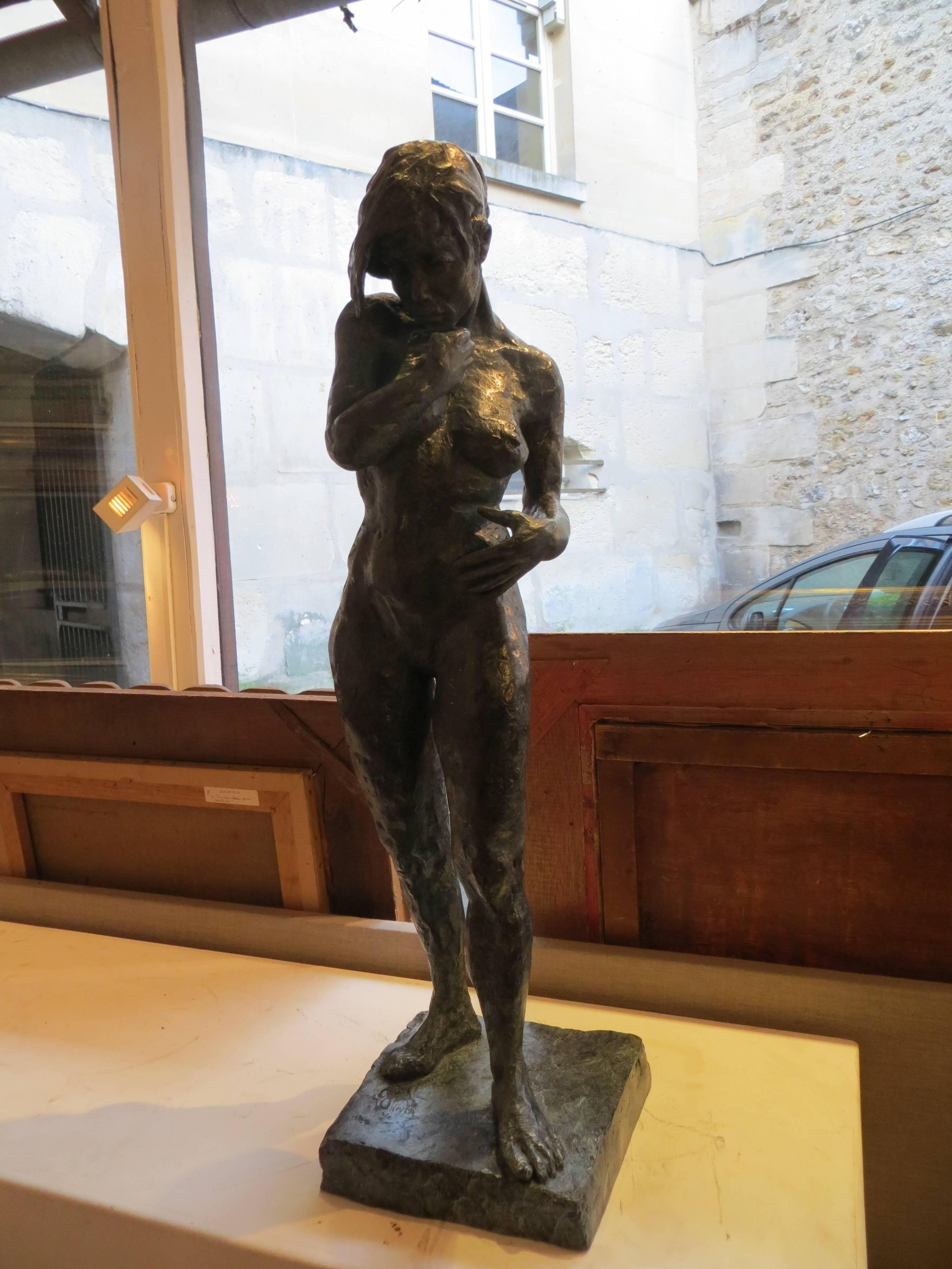 Amandine-Bronze-Skulptur (Gold), Figurative Sculpture, von YBAH