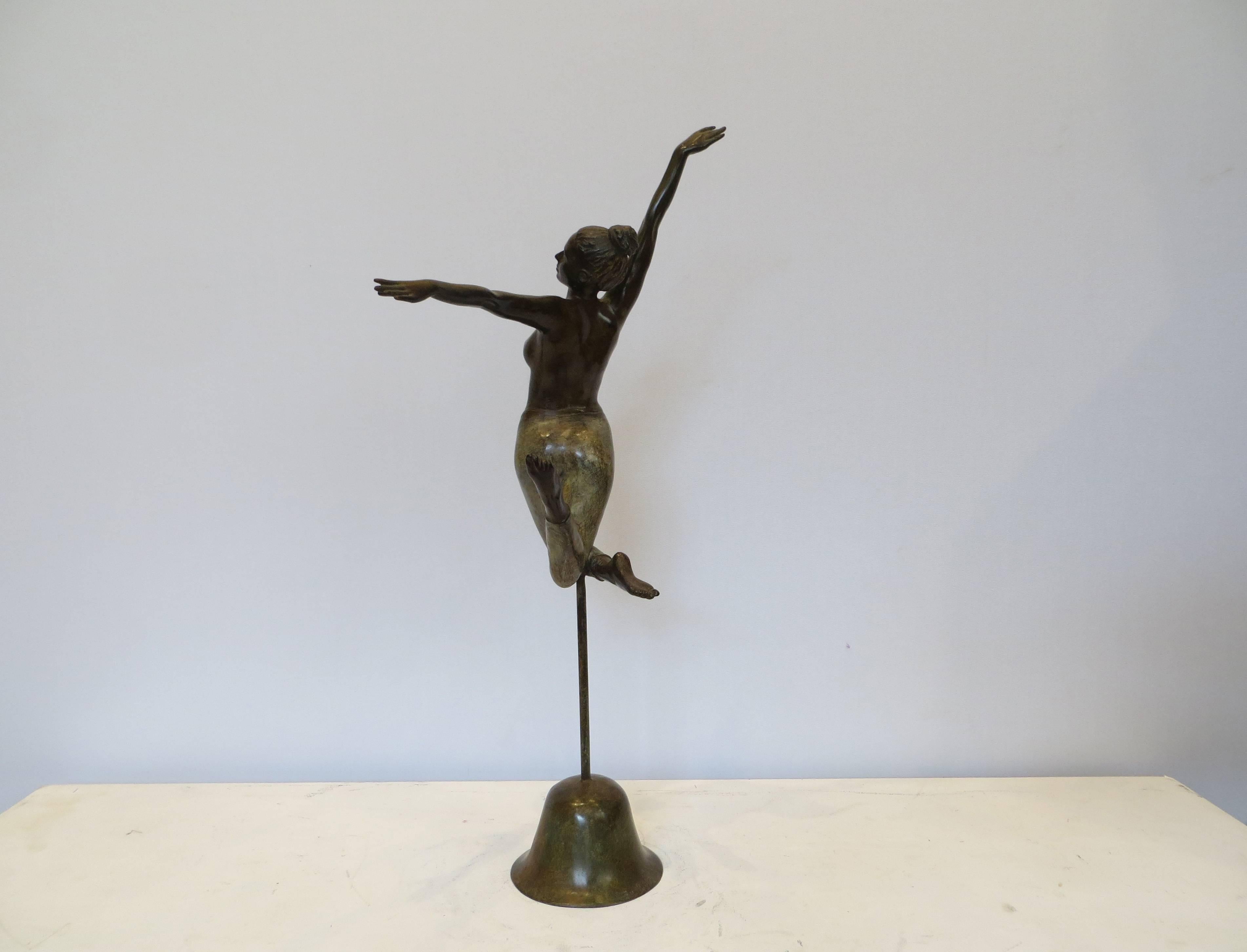 Irina (Gold), Figurative Sculpture, von Patrick Brun