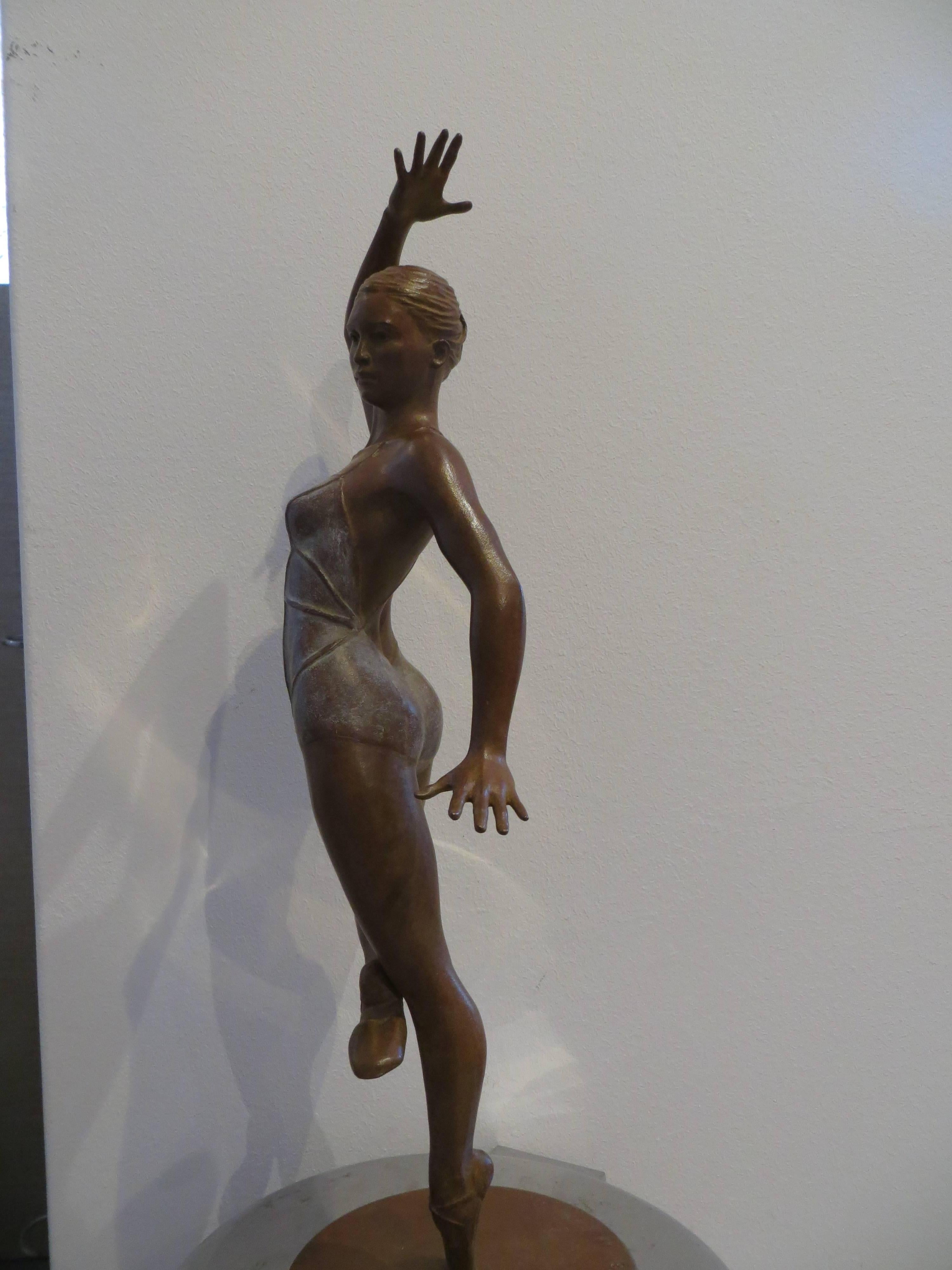 Bronze founder CHAPON 2/8. Lost wax.

Sophie Susplugas lives and works in Paris. From her earliest years she carved busts, hands, dancers and dancers. It all starts with the ground that will be molded and then after several stages, the bronze,