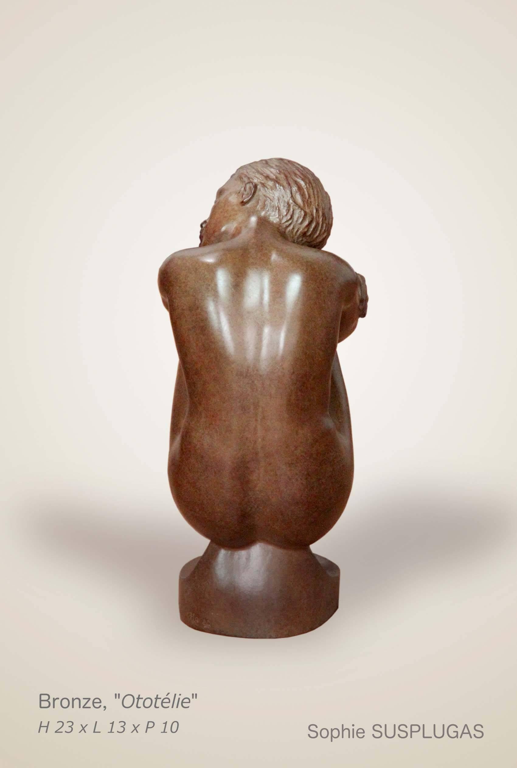 Bronze founder CHAPON 3/8. Lost wax.

Sophie Susplugas lives and works in Paris. From her earliest years she carved busts, hands, dancers and dancers. It all starts with the ground that will be molded and then after several stages, the bronze,