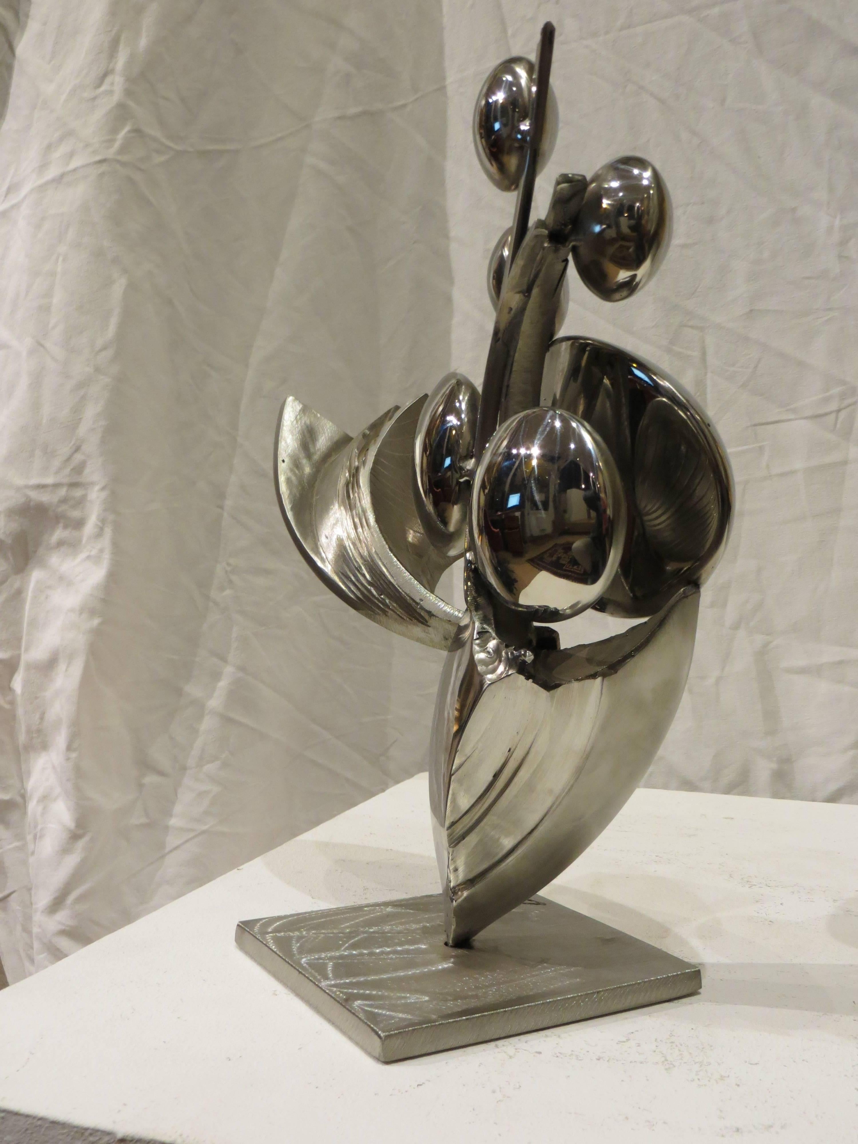 Hommage à NIKI en acier inoxydable - Géométrique abstrait Sculpture par Guillaume Roche
