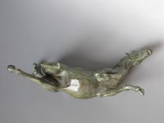 Caballo echado sobre el lomo Escultura de bronce