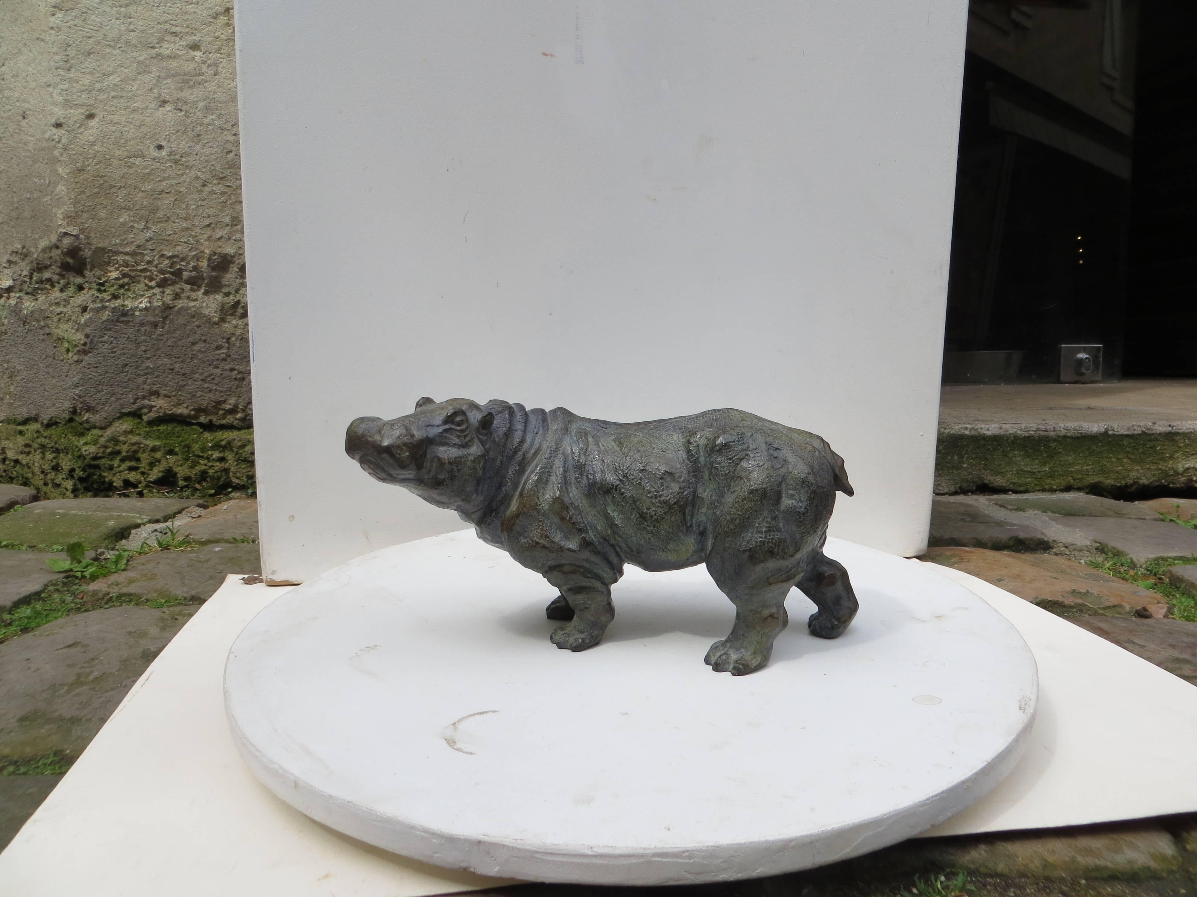 Hippopotame bronze  - Or Figurative Sculpture par SOPHIE MARTIN