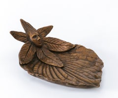 Tazza 4, vassoio portaoggetti botanico unico in bronzo con figura femminile, 2x9x4,75 pollici.