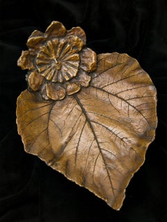Tazza 2, flache Schale aus Bronze, Tablett, blattförmige Gebrauchsskulptur