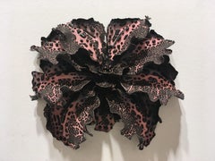 Christopher Adams, Sculpture abstraite en céramique ressemblant à une fleur, sans titre, 2016