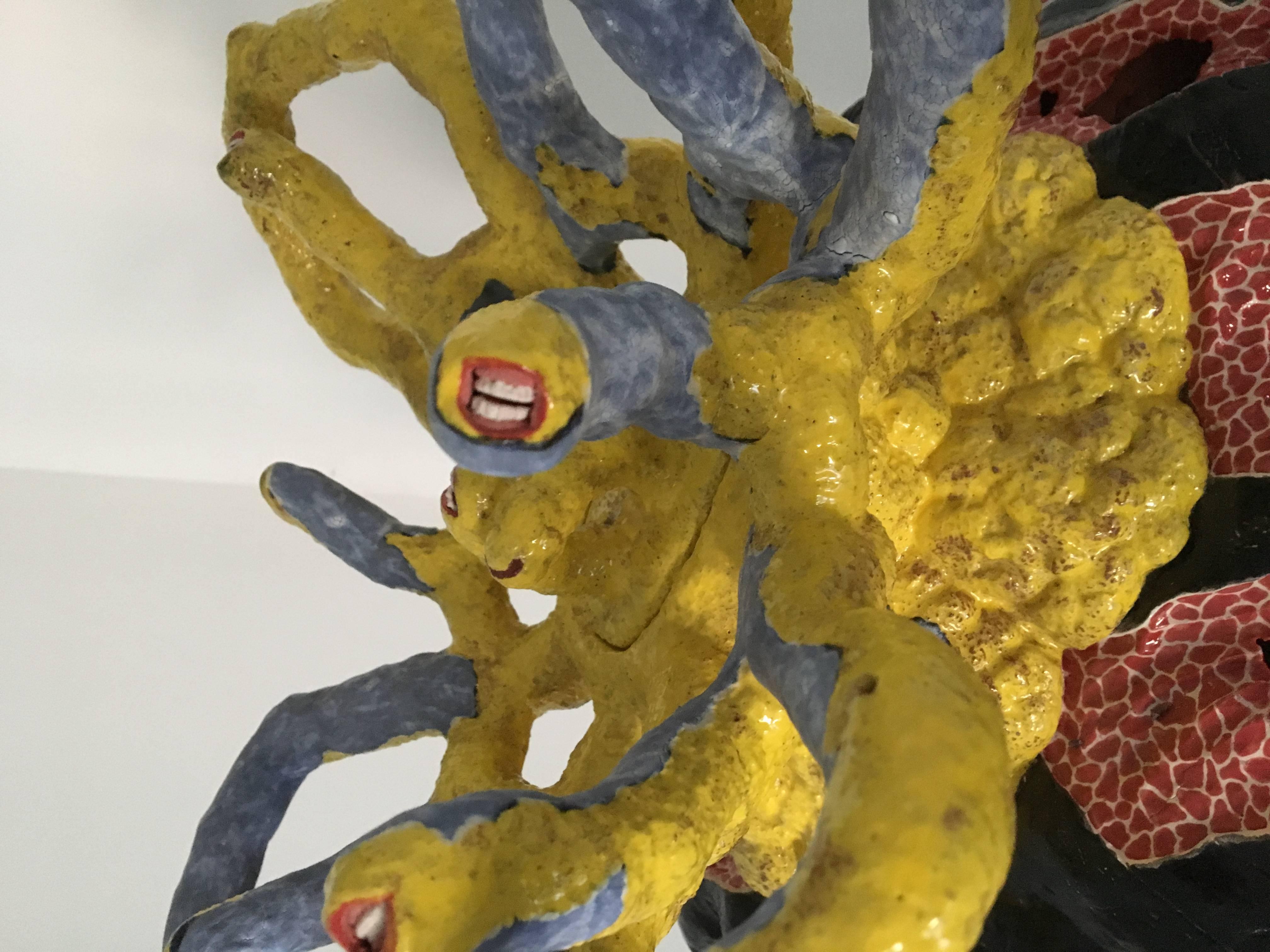 Escultura de cerámica de pie: 