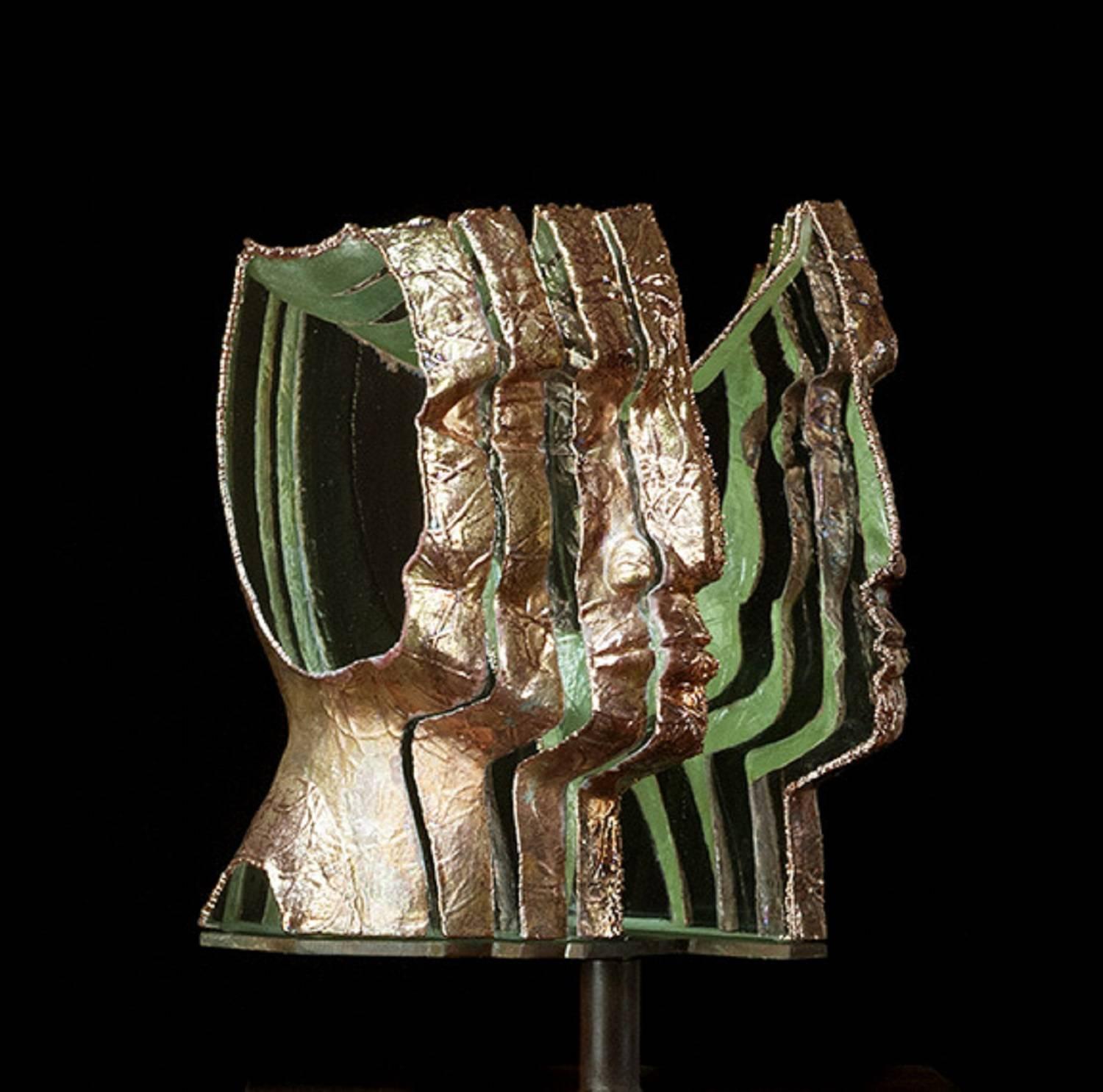 Figurative Sculpture Louis Sclafani - Lampe sculptée Loredano, feuille d'or et d'argent, et électroplaquée 