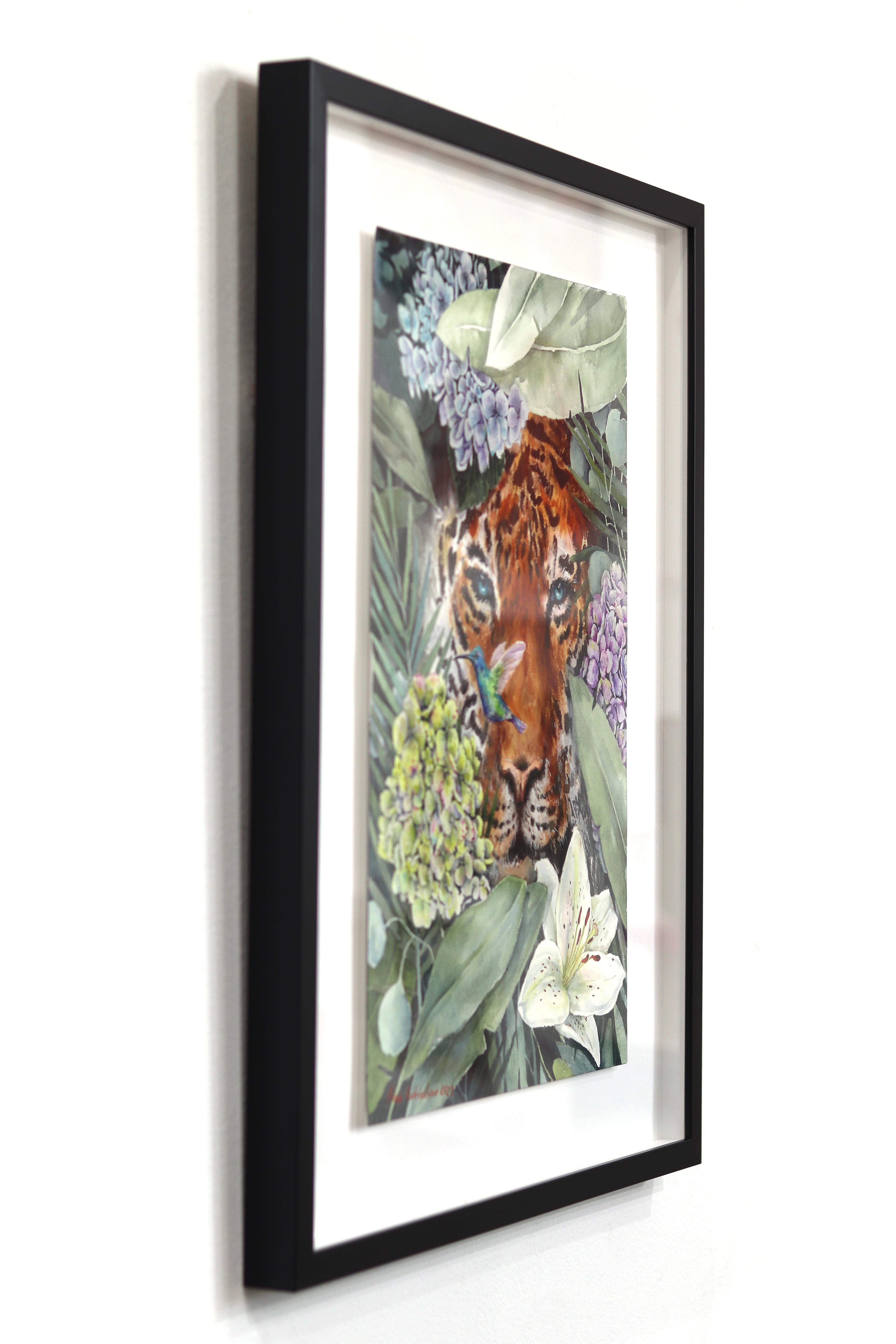Un Tigre y un Colibrí - Acuarela Floral Animal en la Naturaleza Pintura Enmarcada - Still-Life Painting Marrón de Anna Kudriashova