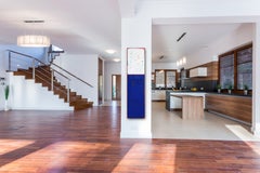 Sunspot 144 - Opera d'arte astratta minimalista in resina moderna, bicolore blu e bianco
