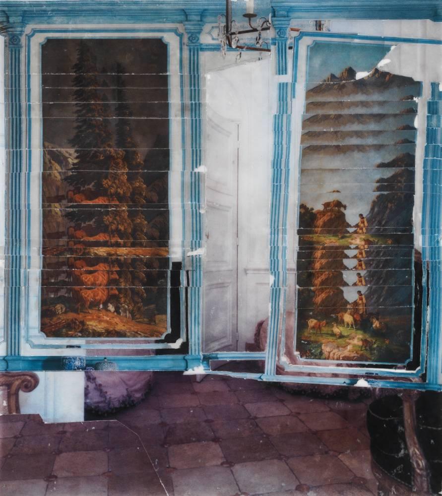 Photographie abstraite non réalisée avec intérieur bleu et paysage sur mylar