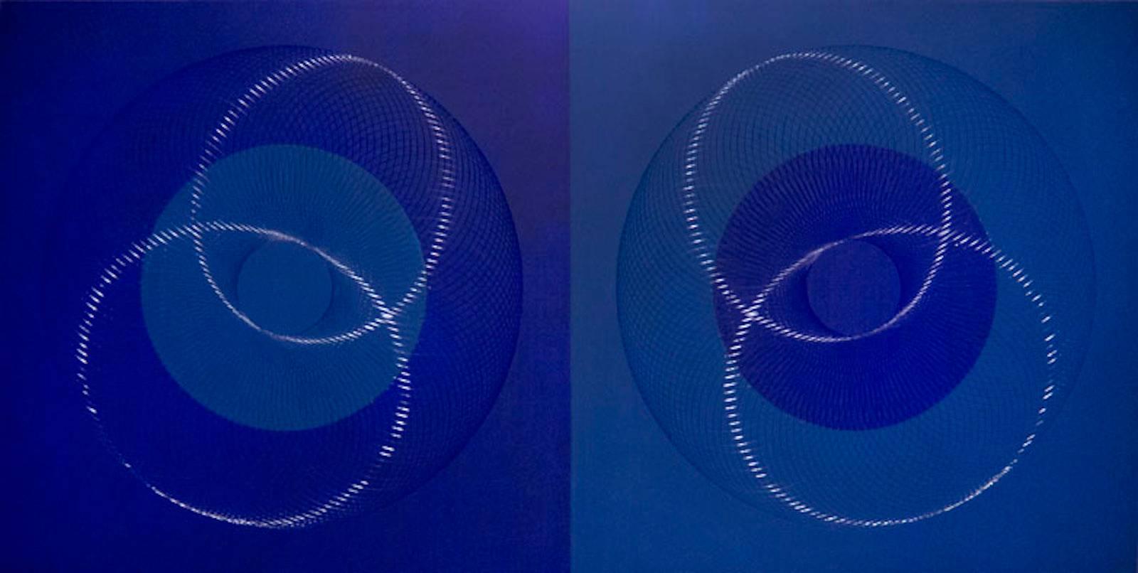 Blaue Augen – abstrakte geometrische holographische Lichtzeichnung auf Holzplatte