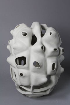 JL33 - Porcelain geometric white sculpture 