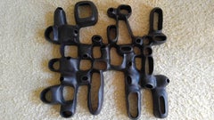 Untitled Wall #2 - scultura geometrica in porcellana nera da appendere alla parete