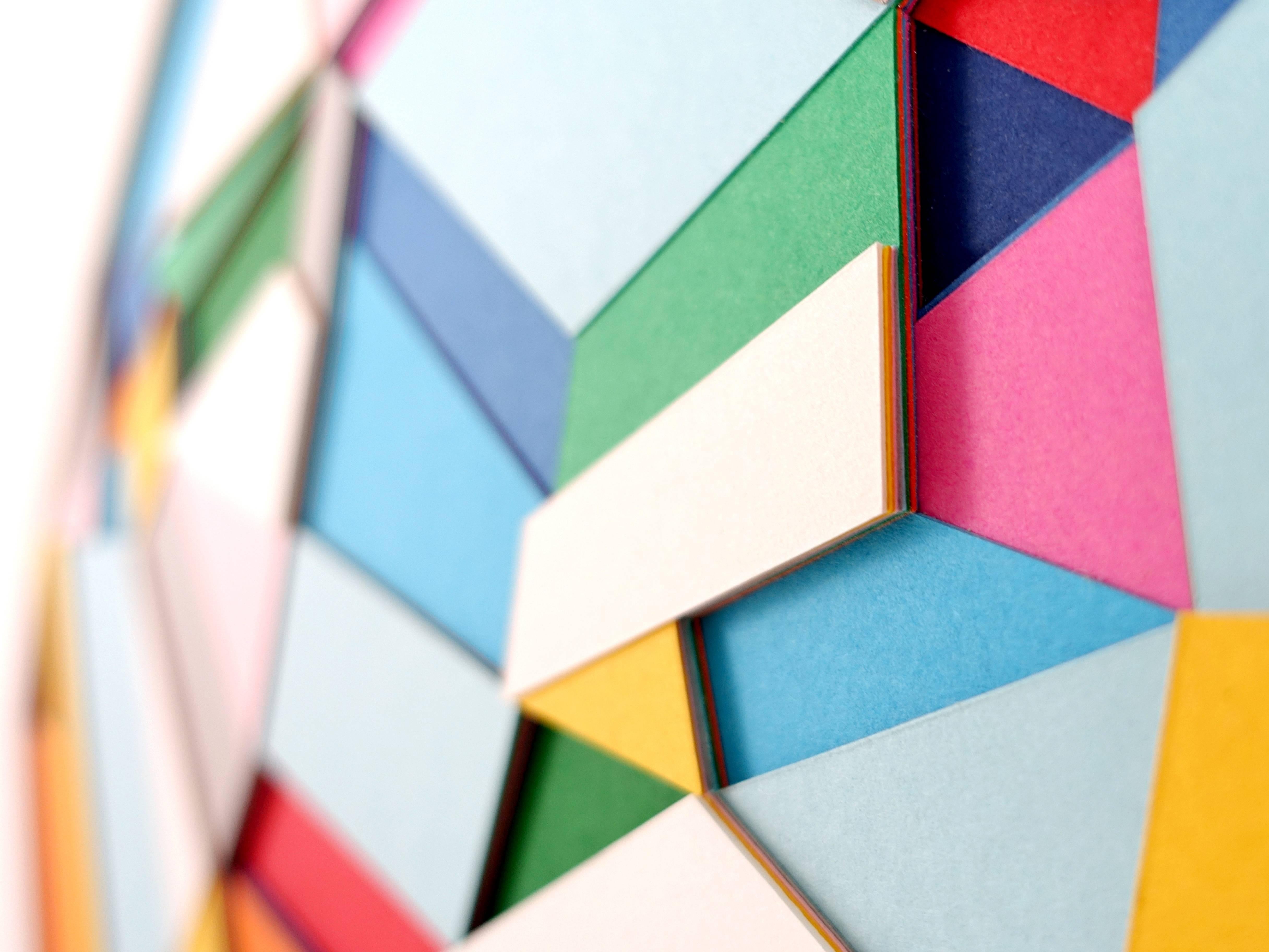 Farbe 2 – farbenfrohes abstraktes geometrisches, strukturiertes, handgeschliffenes Papier – Art von Huntz Liu