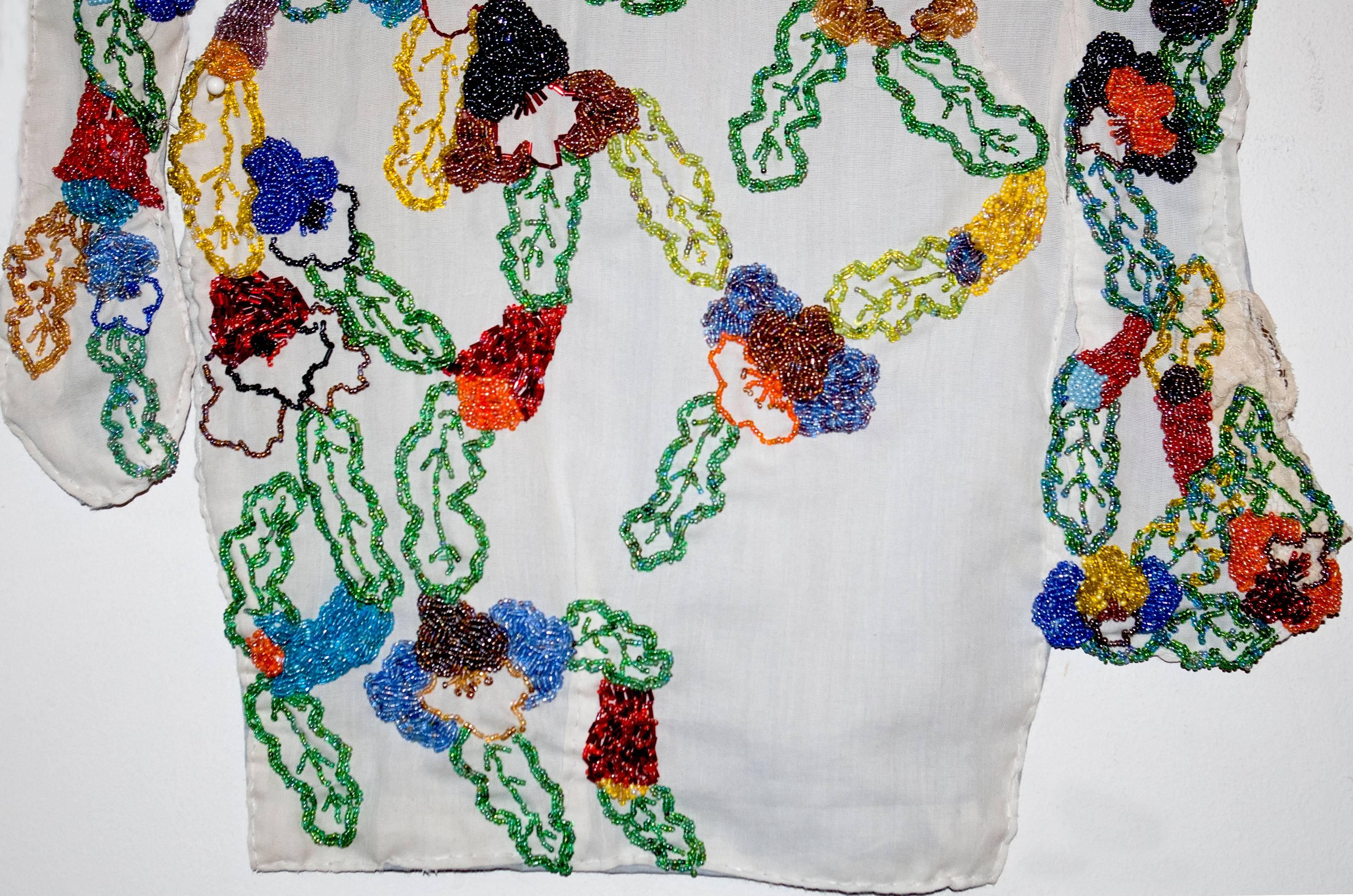Retrato como mi abuela - retrato textil bordado motivos florales coloridos - Mixed Media Art Contemporáneo de Iviva Olenick