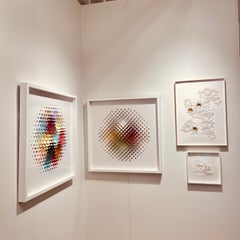 „Radiance“ – gerahmte, abstrakte, geometrische 3D-Skulptur aus mehrfarbigem, gefaltetem Papier