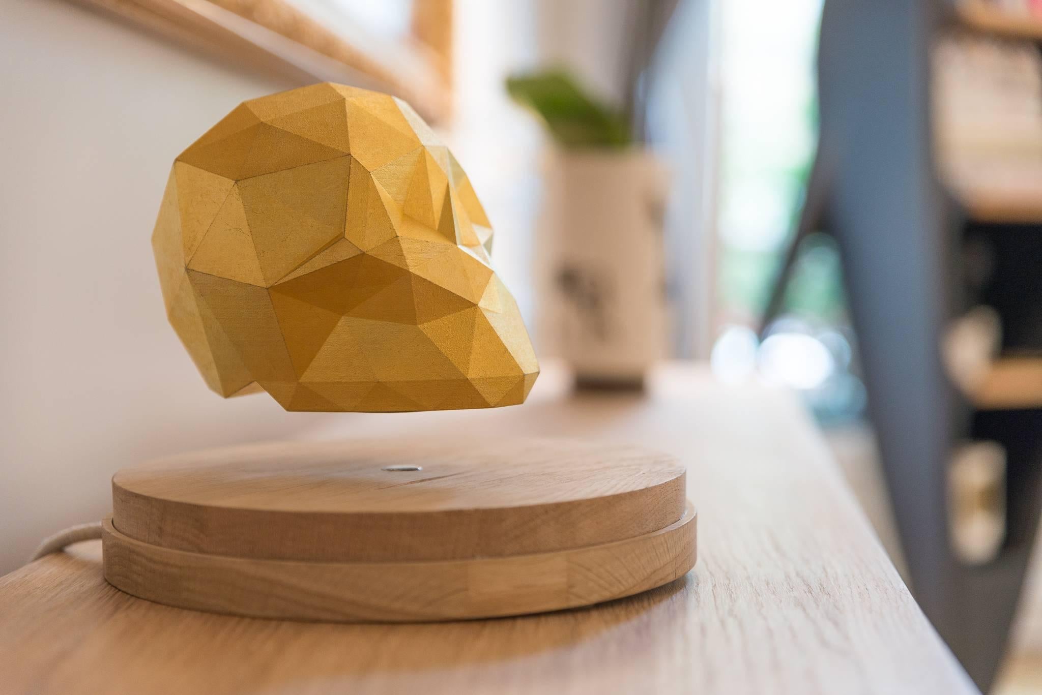 Ankou Gold - levitating 3D printed skull with gold leaves and magnet - Sculpture by GK & AC