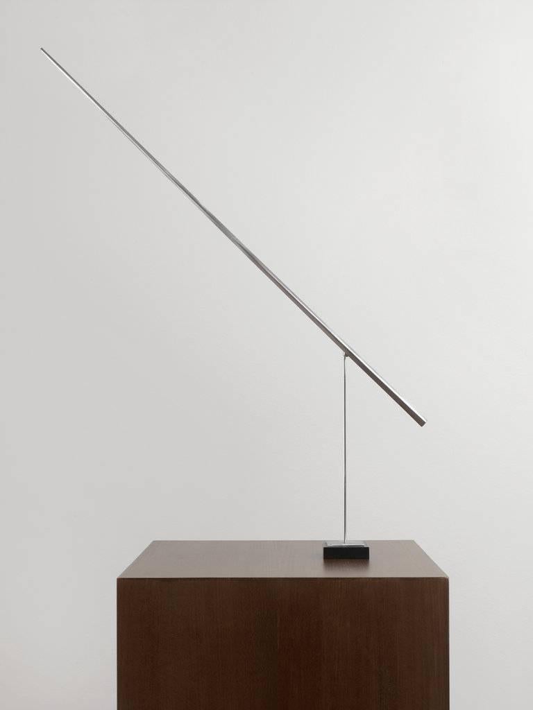 »One Slender Line Horizontal« - Sculpture by George Rickey