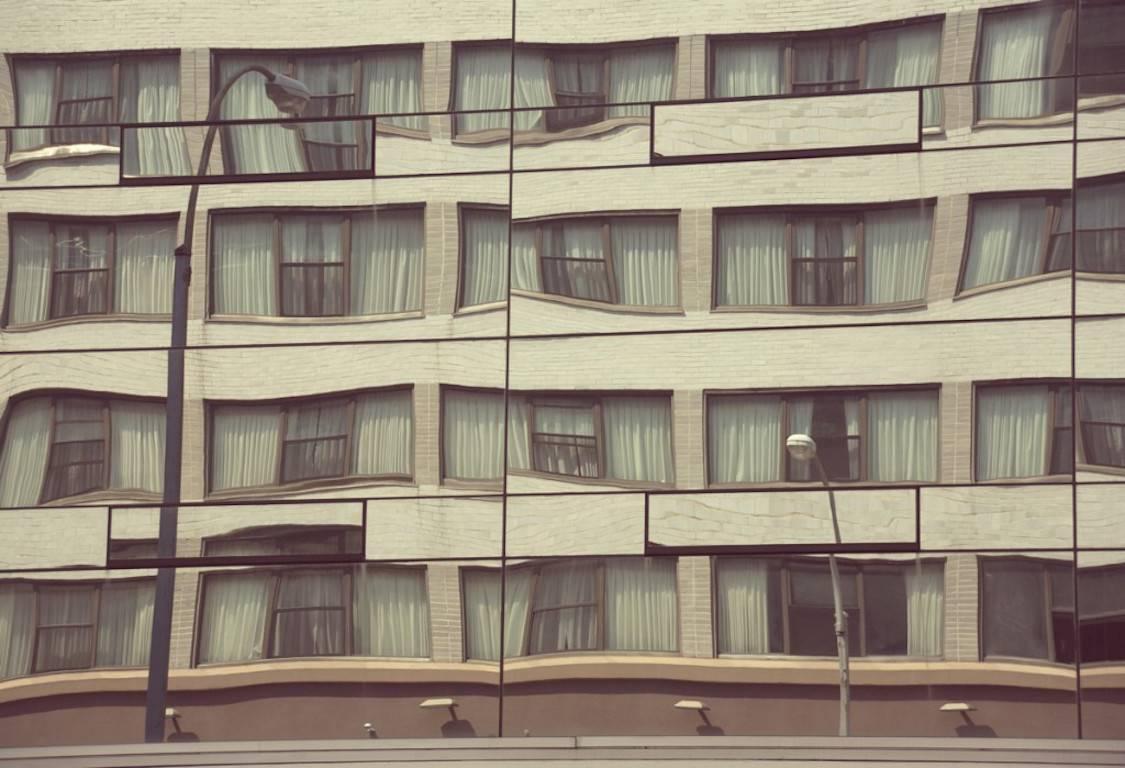 Stuart Möller Landscape Photograph – „Marshmallow Building“ Archivalischer Pigmentdruck