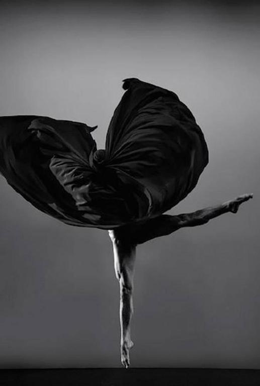 Guilherme Licurgo - Seeds IV (B&W Figurative Photography), Photograph