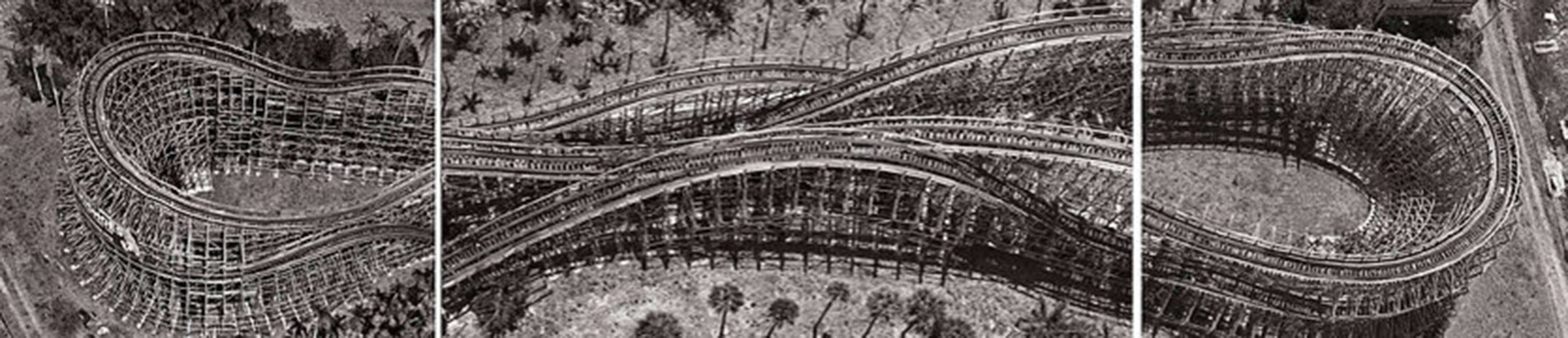 Les montagnes russes.  Triptyque de paysages aériens - Photographie en noir et blanc en vente 1