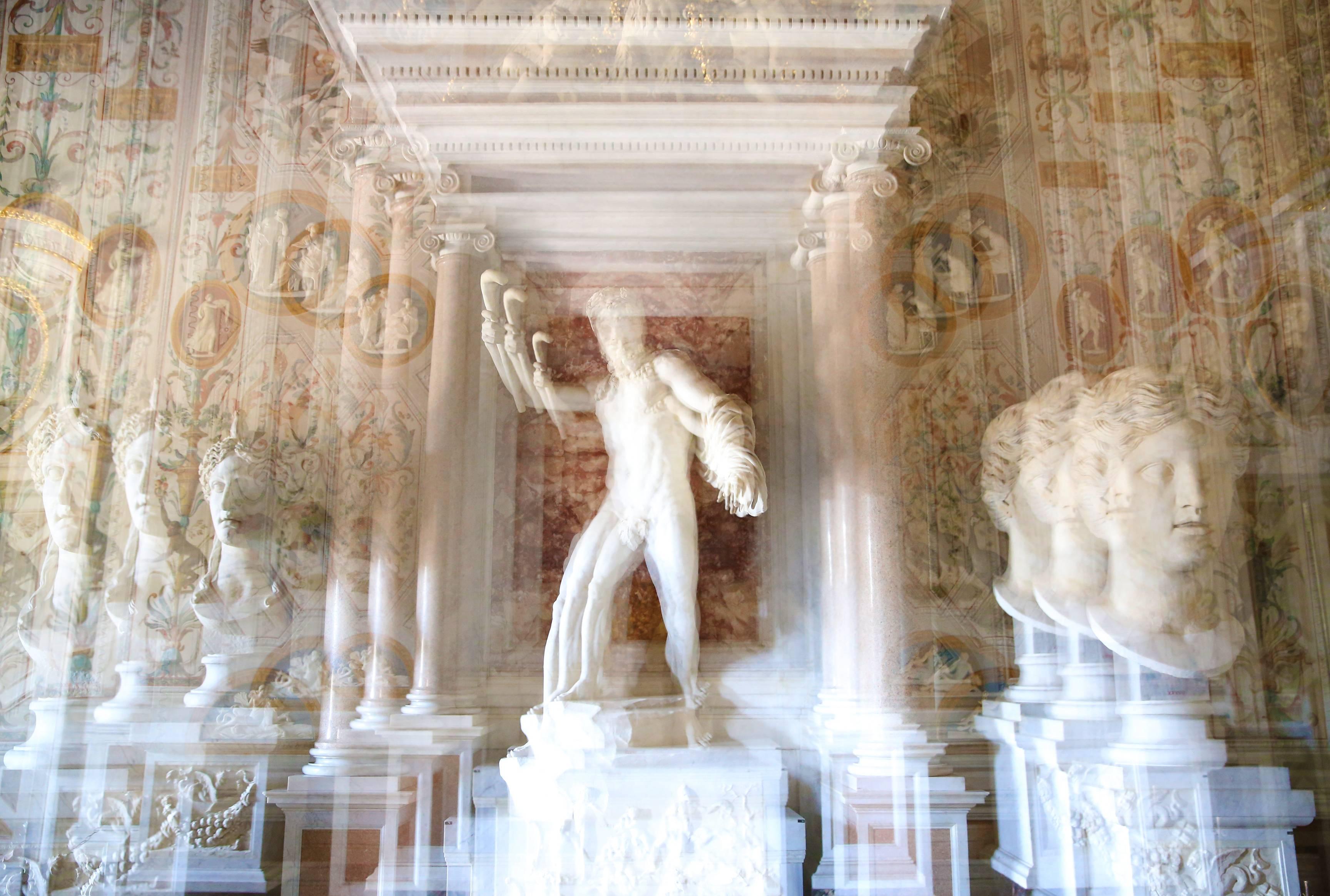 Abstract Photograph Magda Von Hanau - Villa Borghese - Rome. Photographie en couleur abstraite à tirage limité