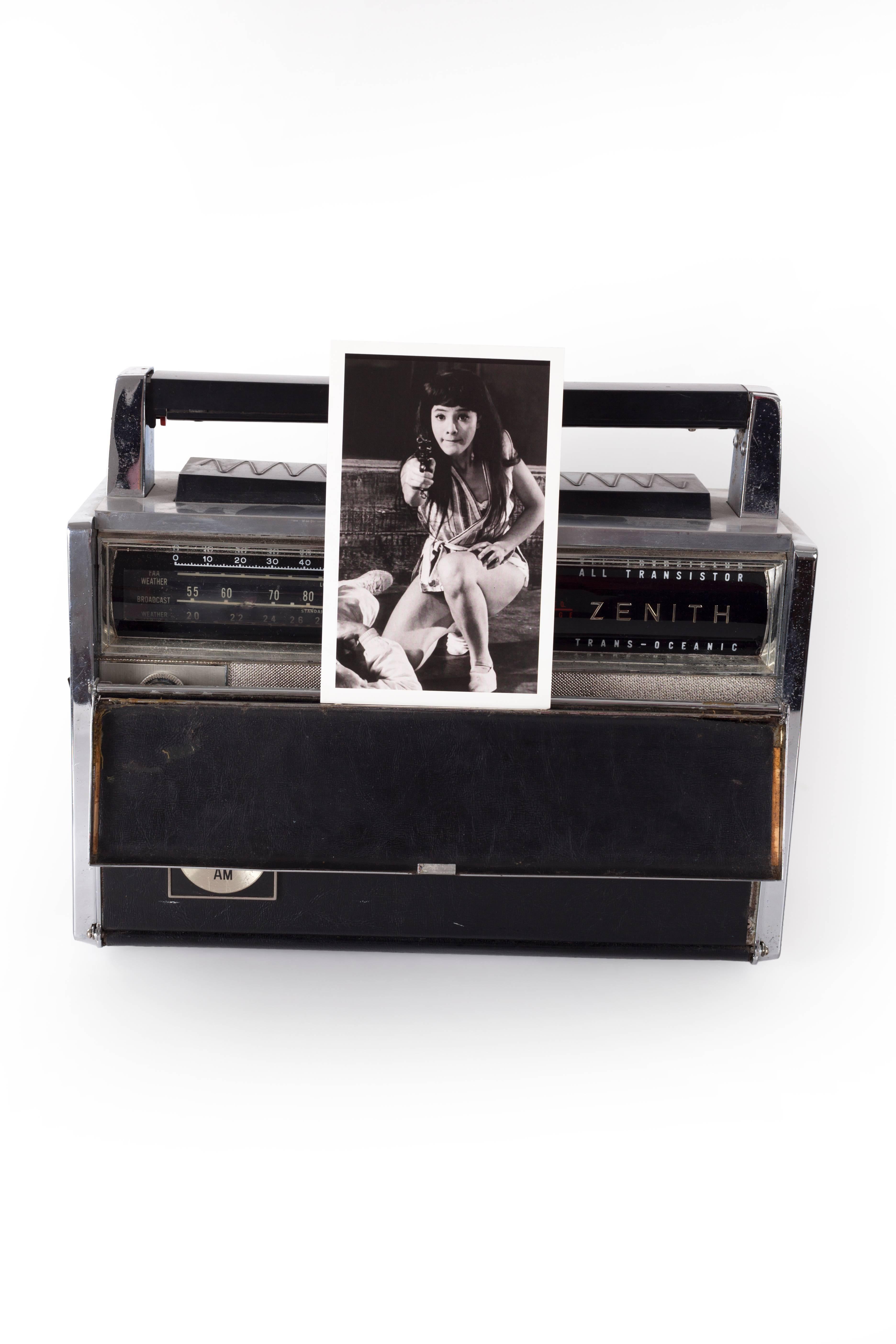 Black and White Photograph Paloma Castello - Radio Woman, la série Castelloland. Photographie numérique à collage de couleur