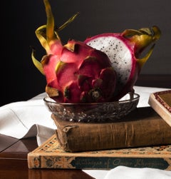Il frutto del drago II. Dalla serie “Bodegones”. Fotografia di nature morte a colori