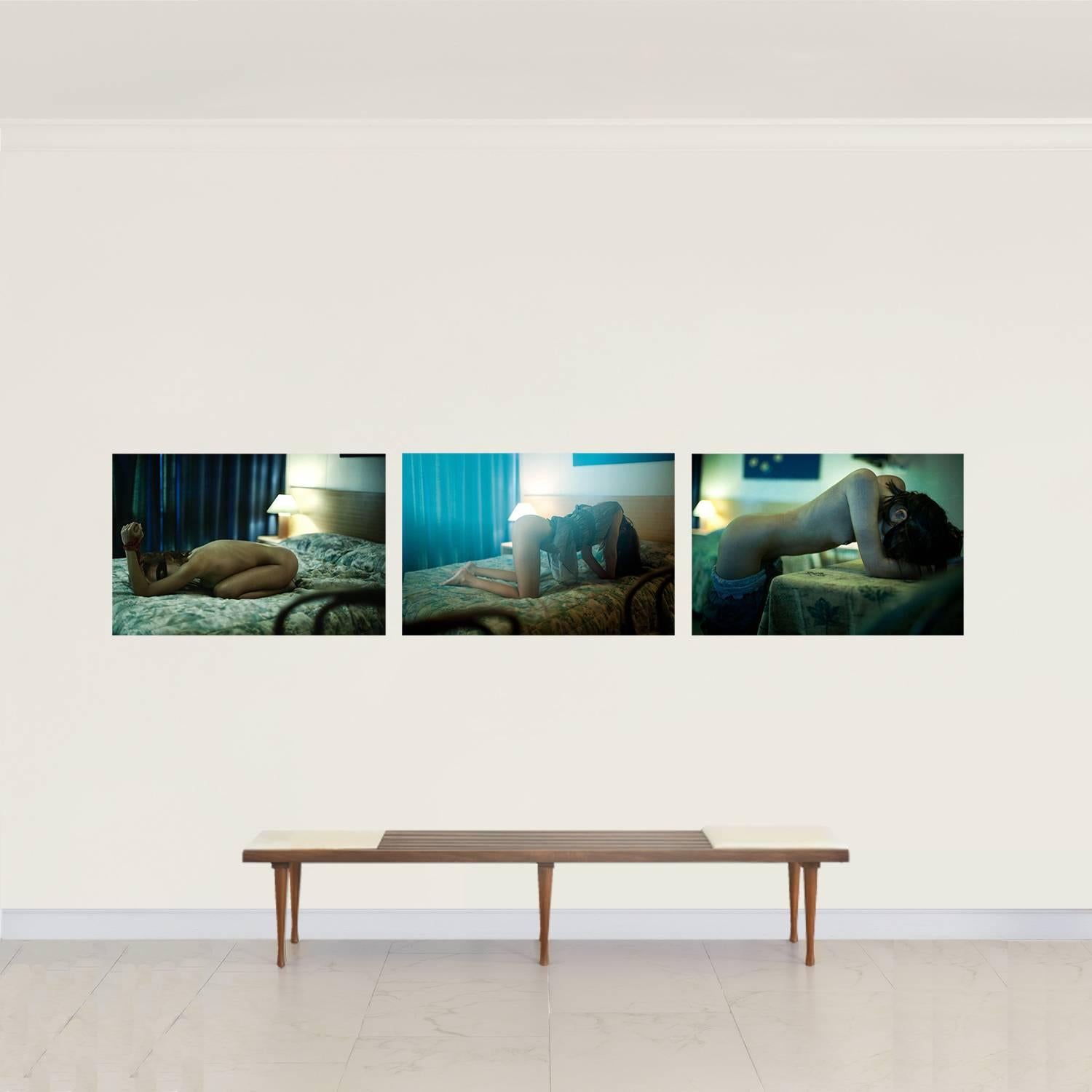 Hôtel Bondi #3, #4 & #5 - Triptyque
24 in. H x 36 in. W (chaque)
Impression à pigment d'archivage
2012
Hotel Bondi est une série du photographe David Jay exclusive à The Art Design Project. Les photographies de Jay ont été exposées dans des galeries