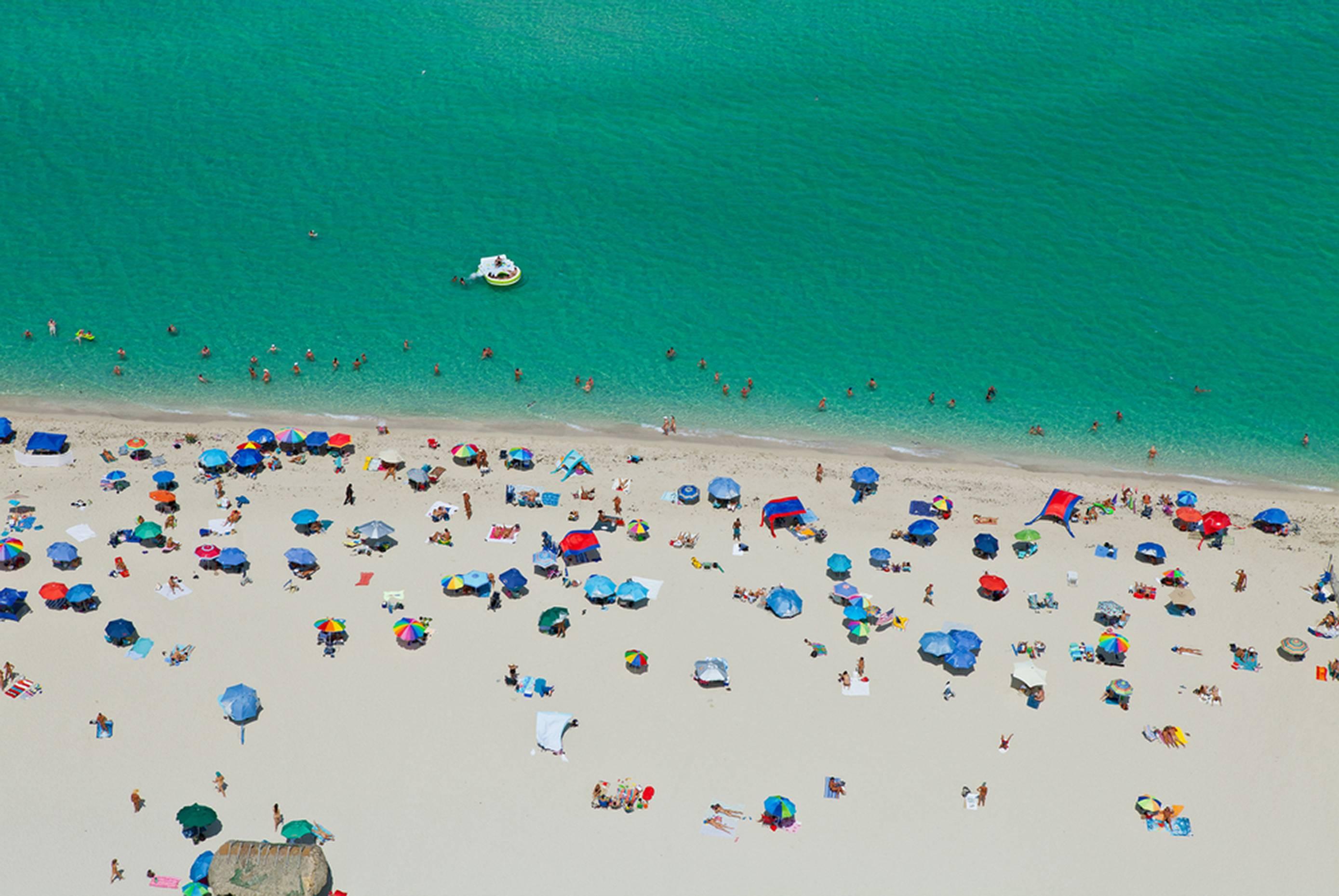 Jill Peters Landscape Photograph – Nackter Strand. Areal Landscape Meer und Strand limitierte Auflage Farbfotografie