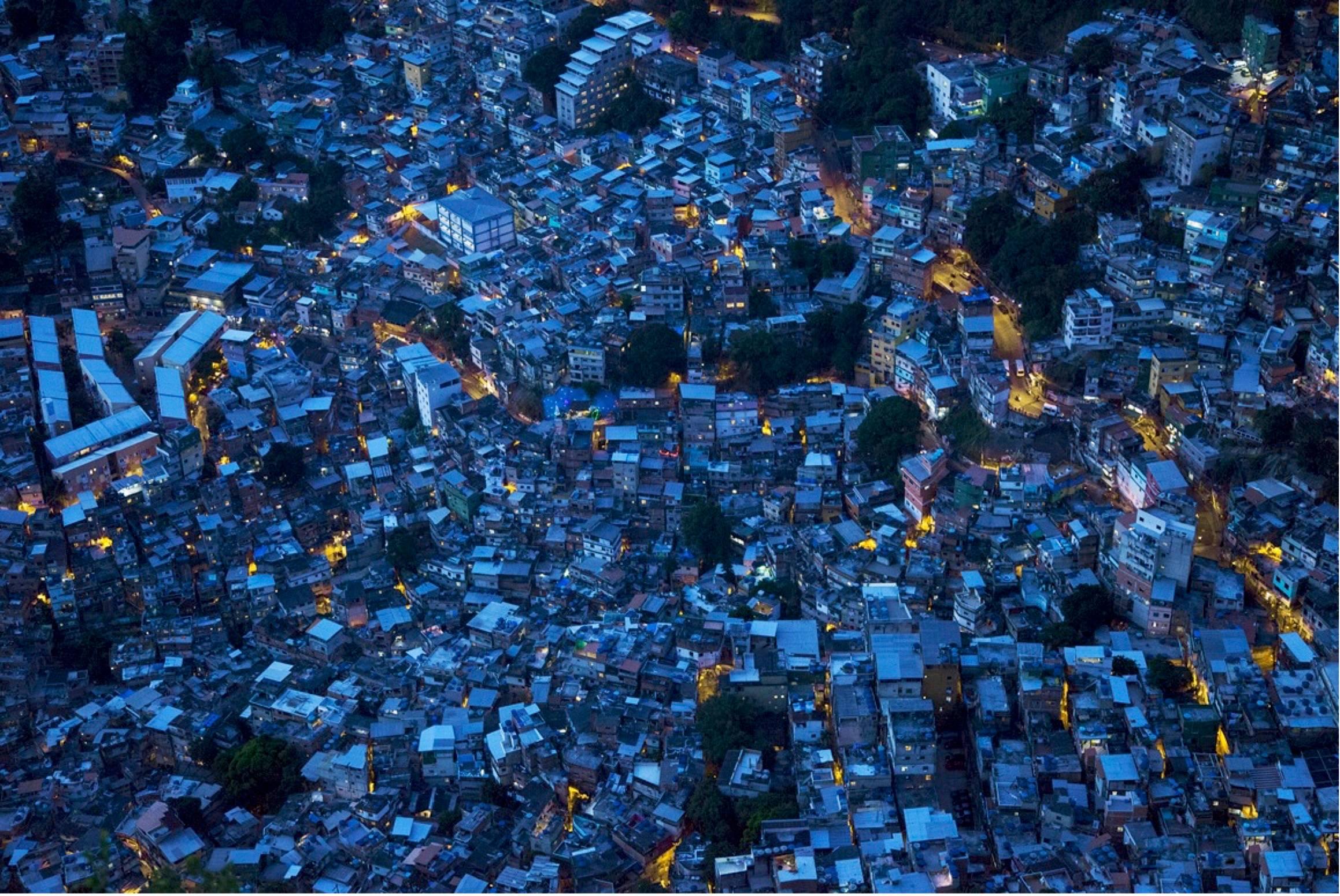 Ozeandampfer II und III, Rio De Janeiro. Brasilien.  (Violett), Color Photograph, von Guilherme Licurgo