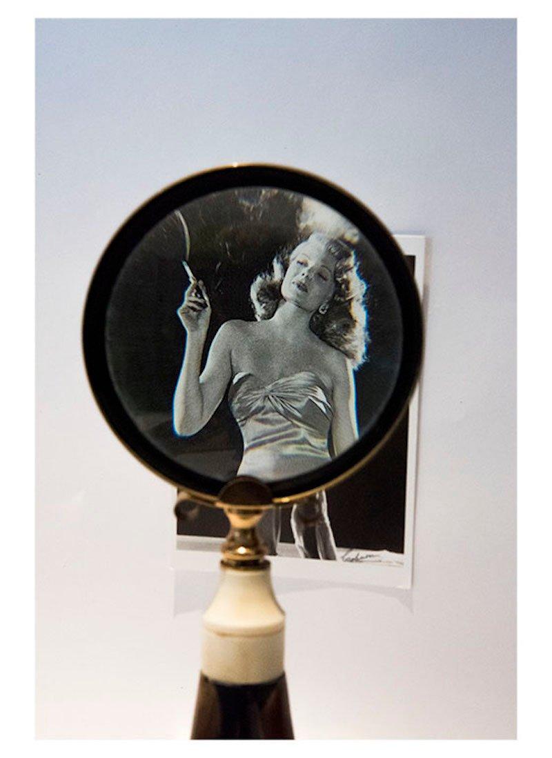 Paloma Castello Color Photograph – Rita Hayworth, Die Castelloland-Serie. Digitale Collage-Farbfotografie