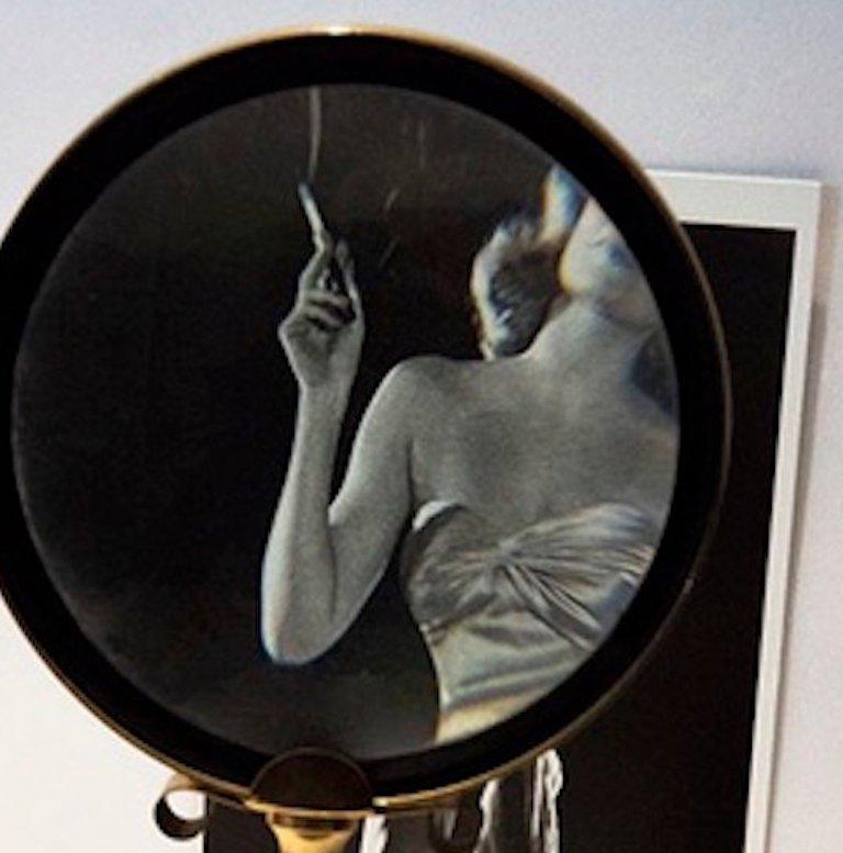 Rita Hayworth, Die Castelloland-Serie. Digitale Collage-Farbfotografie – Photograph von Paloma Castello