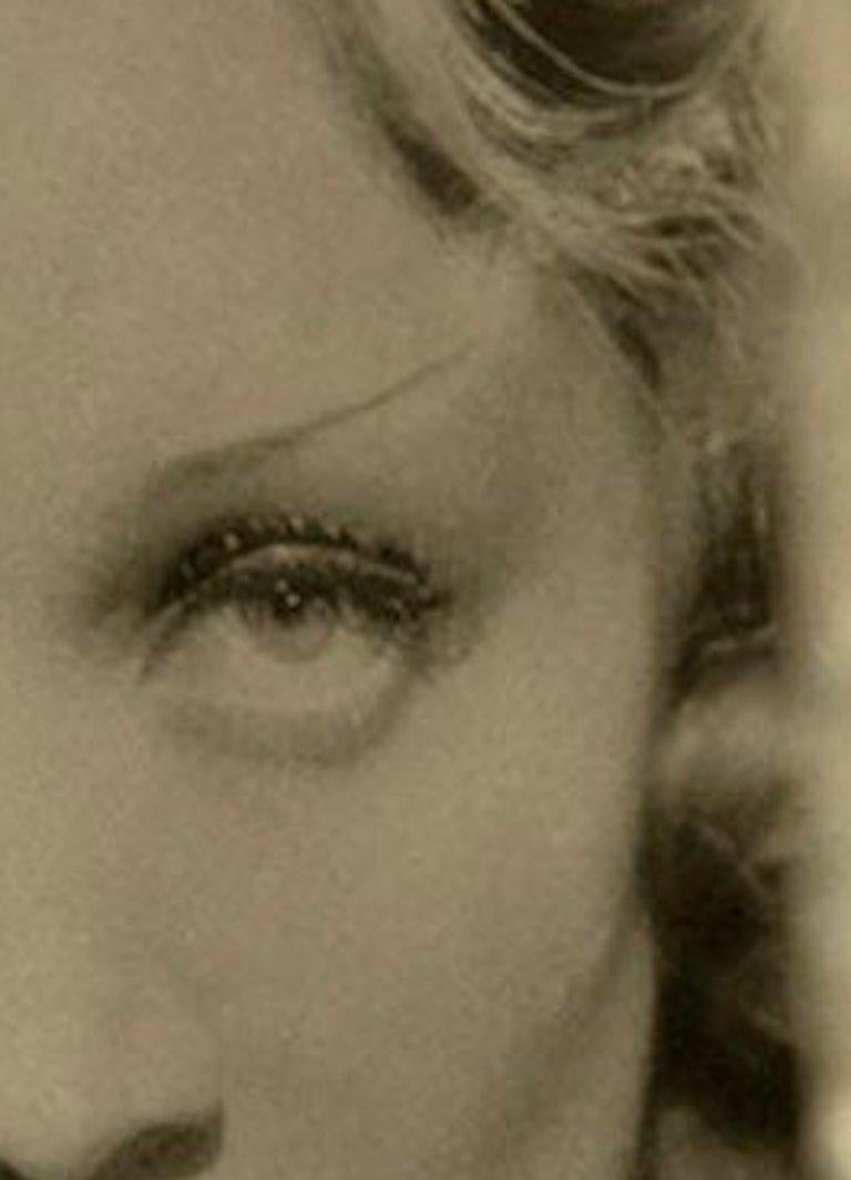 Marlene Dietrich, Die Castelloland-Serie. Digitale Collage-Farbfotografie (Zeitgenössisch), Photograph, von Paloma Castello