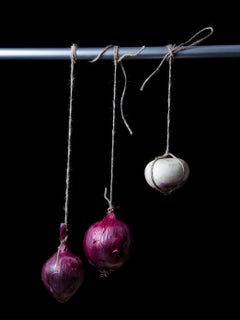 Cebollas con nabo. Da The Bodegones fotografia di still life a colori serie