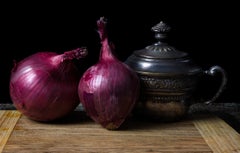 Cebollas con Jarrito. Dalla serie di fotografie a colori di still life di The Bodegones