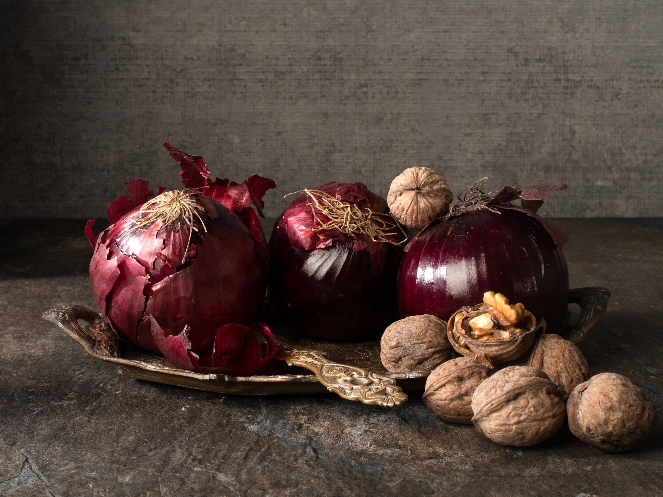 Cebollas con nueces. Aus der Bodegones-Stillleben-Farbfotografie  Serie