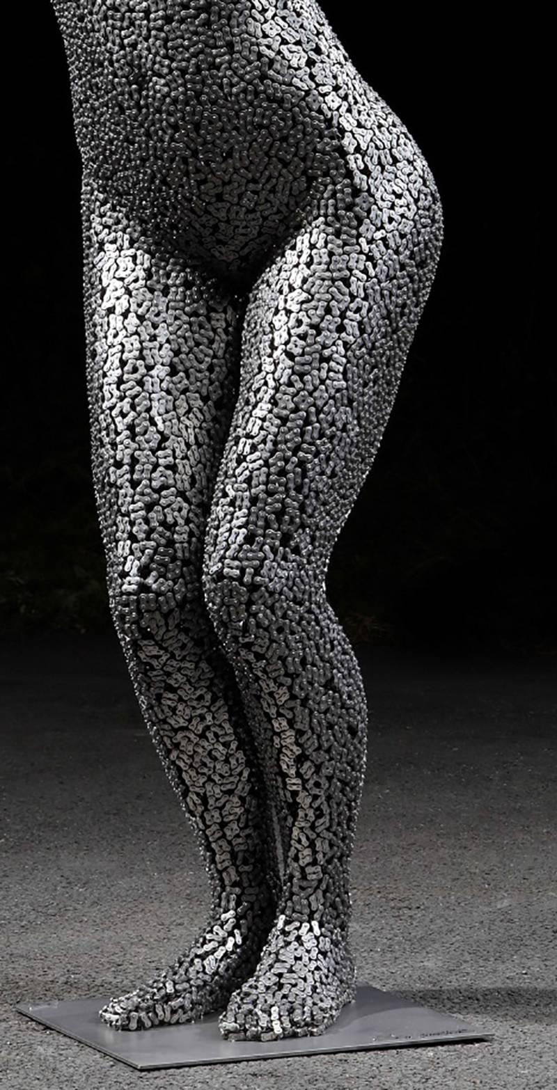 Seo Young Deok is a master of body sculpture. Though artists have been creating representations of the human body since the early days of sculpture.
The South Korean artist finds inspirations from Buddhist works of art and by observing people in