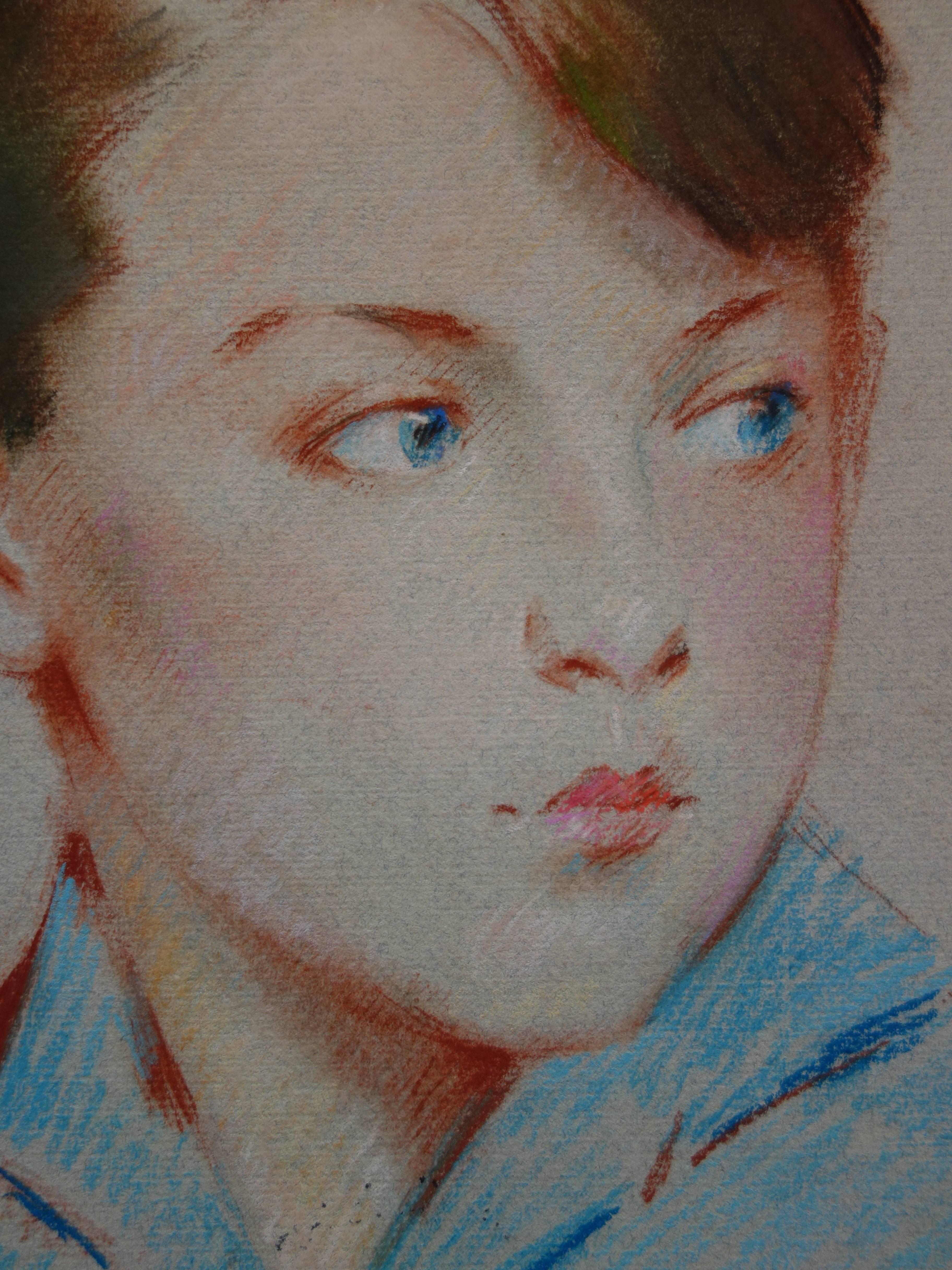 Blaue Augen Junge - Original signierte Kohlezeichnung (Grau), Portrait, von Gustave Poetzsch
